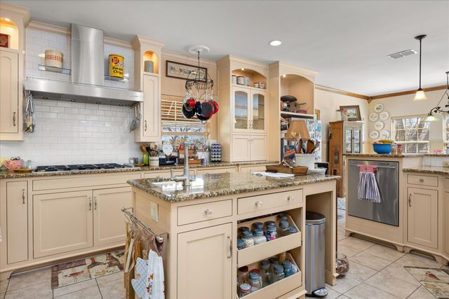 9001 Sawgrass Court, Granbury, TX 76049