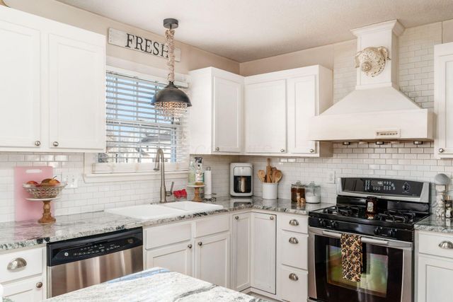 71 Gala Avenue, Pataskala, OH 43062