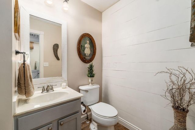 71 Gala Avenue, Pataskala, OH 43062