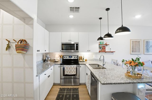 2282 E HIDALGO Avenue, Phoenix, AZ 85040