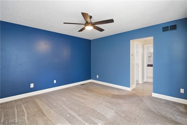 700 Hampton Circle 8, Aurora, OH 44202