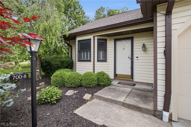 700 Hampton Circle 8, Aurora, OH 44202