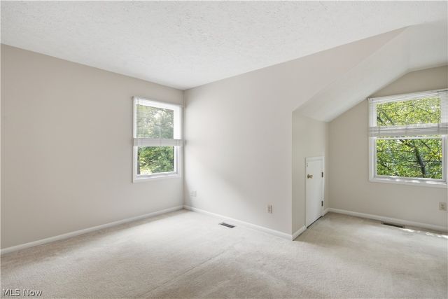 700 Hampton Circle 8, Aurora, OH 44202