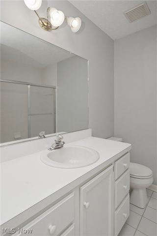 700 Hampton Circle 8, Aurora, OH 44202