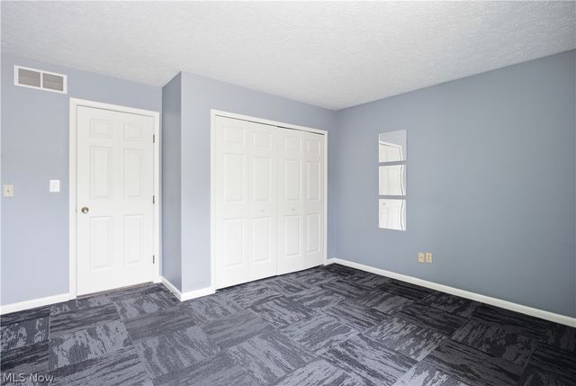 700 Hampton Circle 8, Aurora, OH 44202