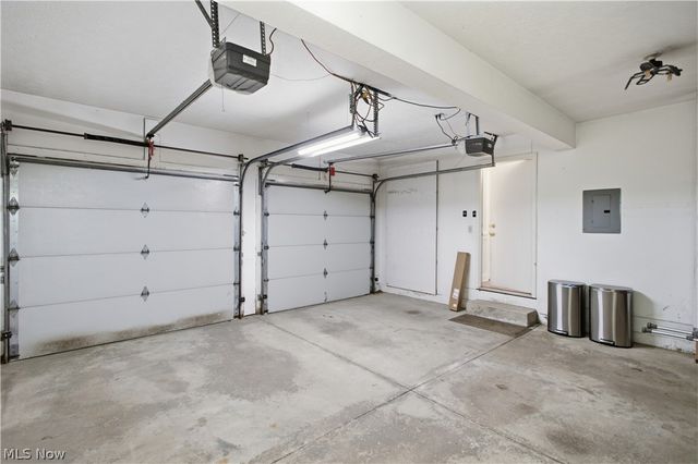 700 Hampton Circle 8, Aurora, OH 44202