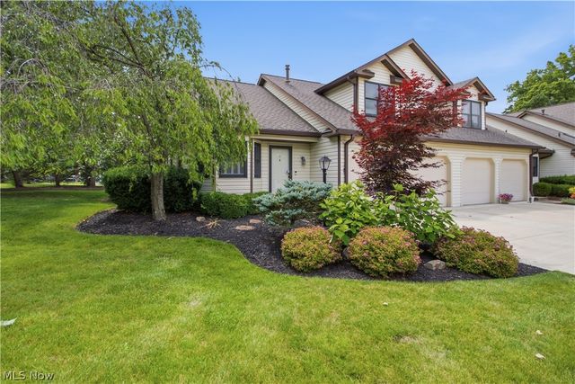 700 Hampton Circle 8, Aurora, OH 44202
