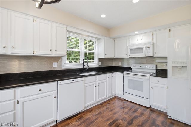 700 Hampton Circle 8, Aurora, OH 44202