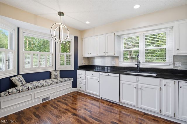 700 Hampton Circle 8, Aurora, OH 44202