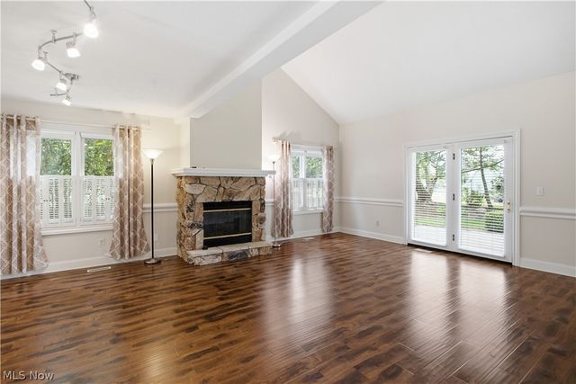 700 Hampton Circle 8, Aurora, OH 44202