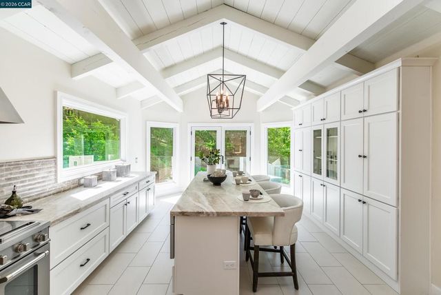 1006 Howard Hills Rd, Lafayette, CA 94549