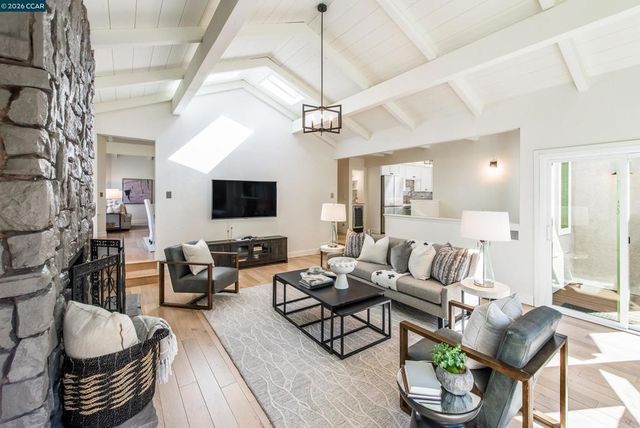 1006 Howard Hills Rd, Lafayette, CA 94549