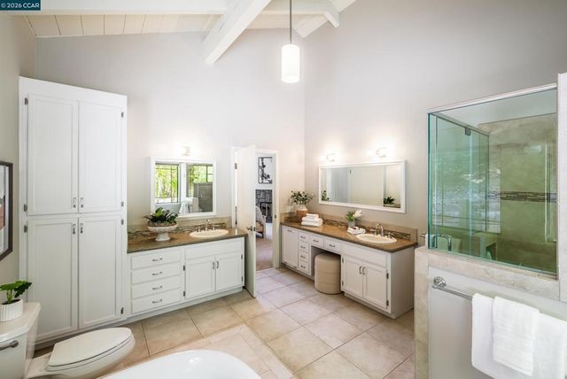 1006 Howard Hills Rd, Lafayette, CA 94549