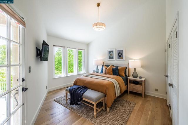 1006 Howard Hills Rd, Lafayette, CA 94549