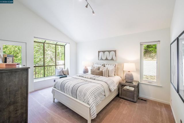 1006 Howard Hills Rd, Lafayette, CA 94549