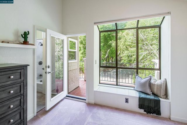 1006 Howard Hills Rd, Lafayette, CA 94549