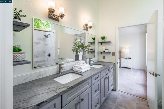 1006 Howard Hills Rd, Lafayette, CA 94549