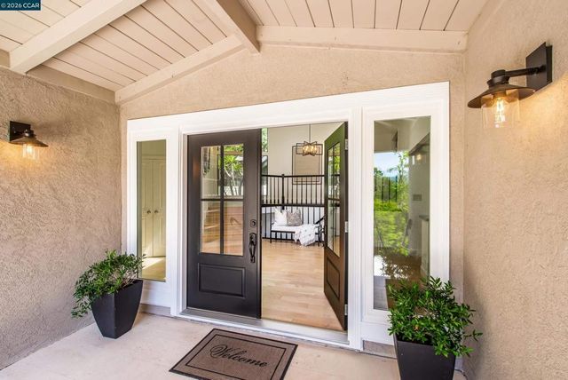 1006 Howard Hills Rd, Lafayette, CA 94549