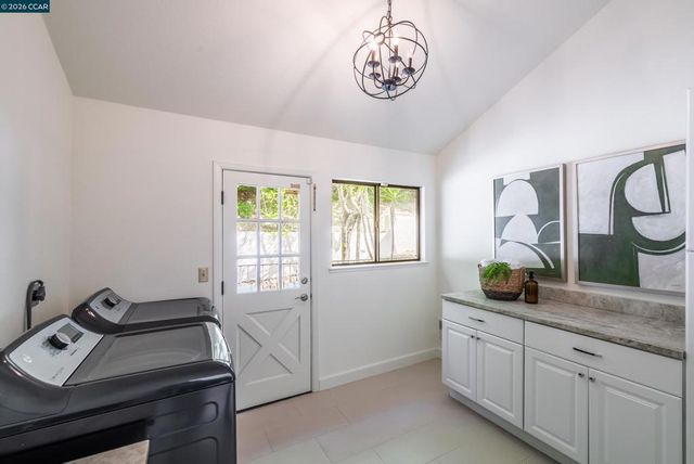 1006 Howard Hills Rd, Lafayette, CA 94549