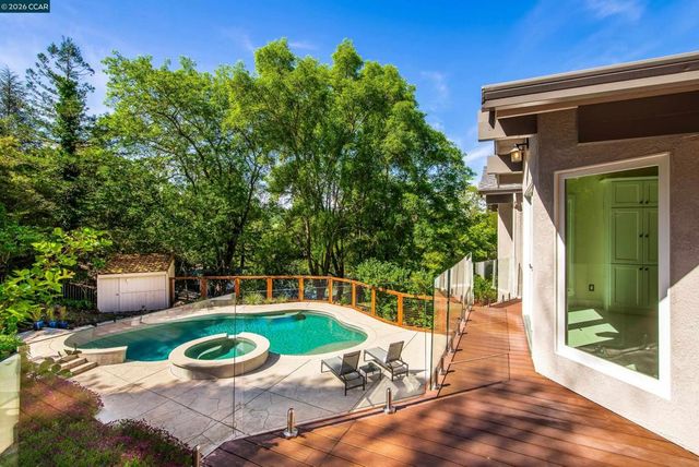 1006 Howard Hills Rd, Lafayette, CA 94549