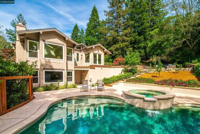 1006 Howard Hills Rd, Lafayette, CA 94549