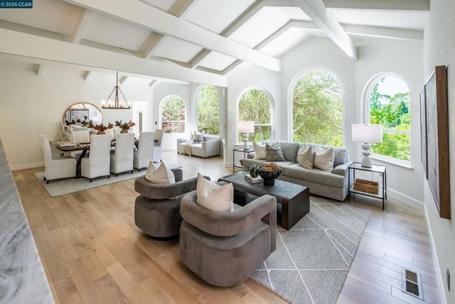 1006 Howard Hills Rd, Lafayette, CA 94549