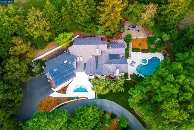 1006 Howard Hills Rd, Lafayette, CA 94549