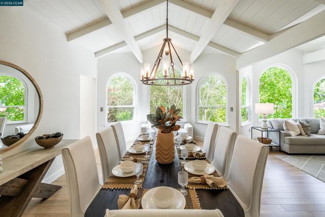 1006 Howard Hills Rd, Lafayette, CA 94549