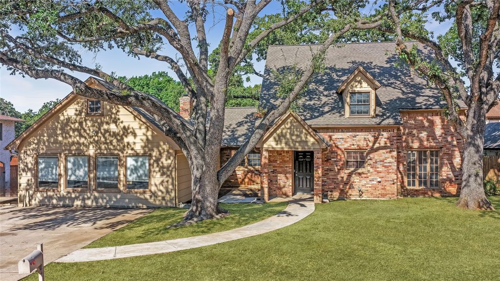 813 Chaparral Court, Bedford, TX 76022 — exterior
