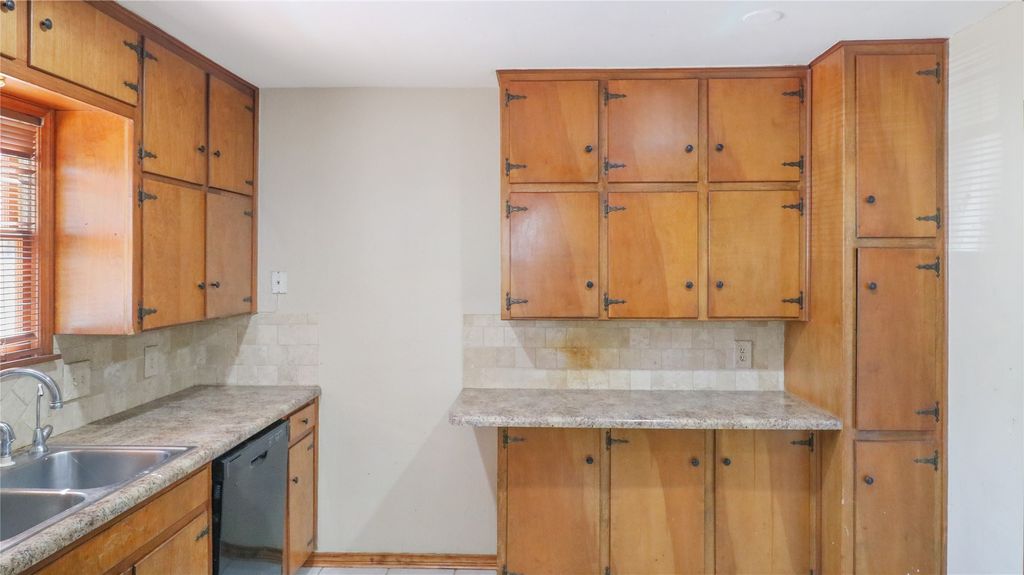 813 Chaparral Court, Bedford, TX 76022 — photo 4