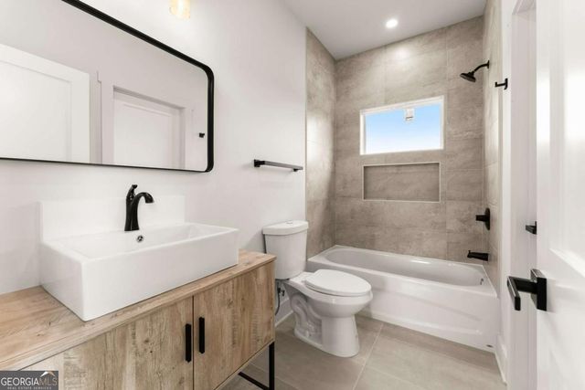 5746 Avalon Commons Way, Clermont, GA 30527