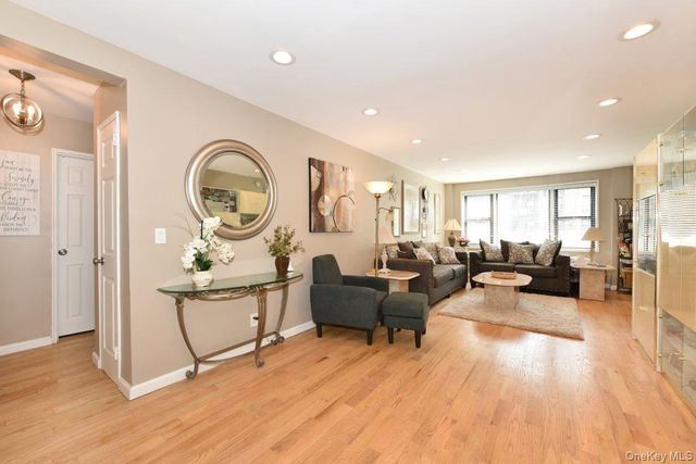 2 Birchwood Court 1C, Mineola, NY 11501