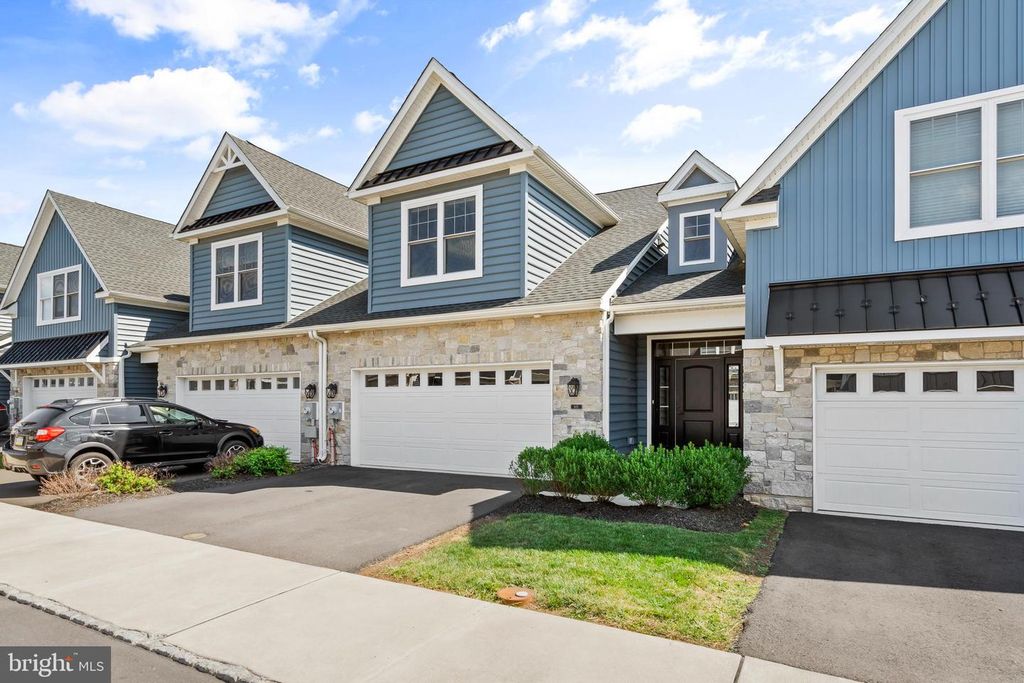 905 HOLDEN CT, Warminster, PA 18974