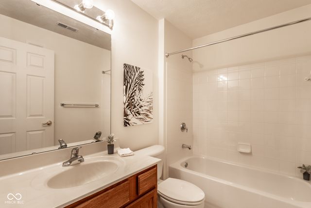 6525 Emerald Hill Court 205, Indianapolis, IN 46237