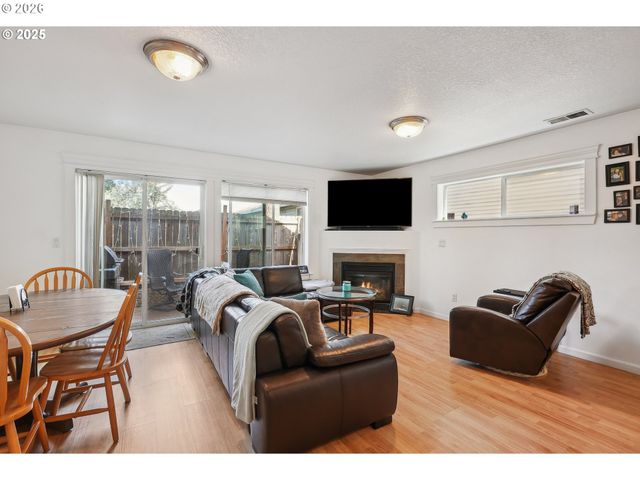 12631 Se DIVISION St, Portland, OR 97236