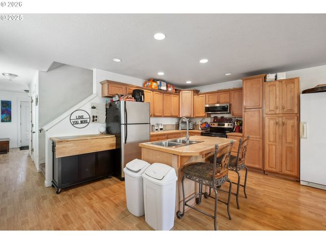 12631 Se DIVISION St, Portland, OR 97236
