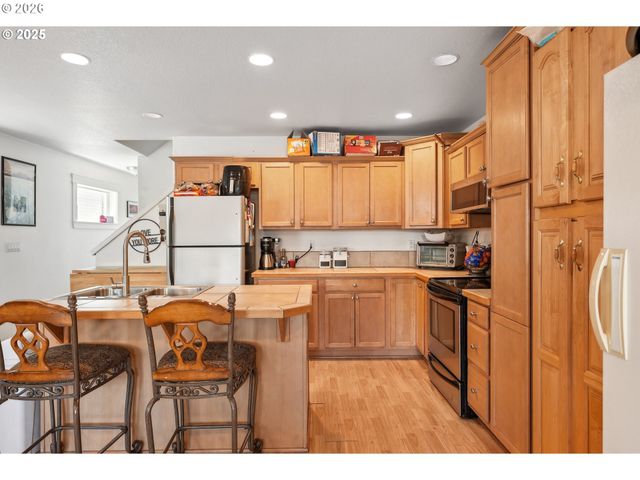 12631 Se DIVISION St, Portland, OR 97236