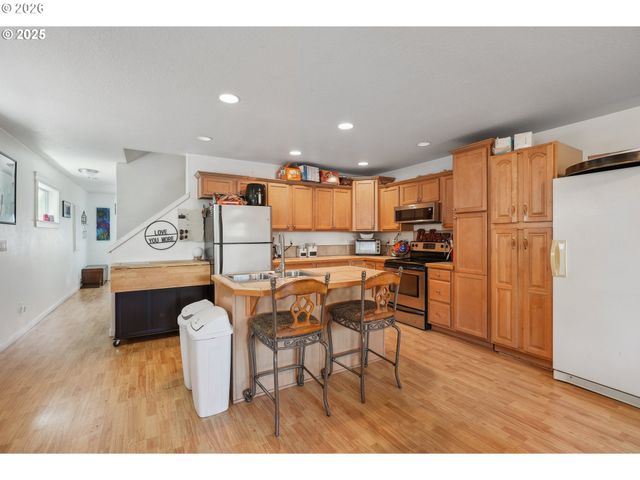 12631 Se DIVISION St, Portland, OR 97236