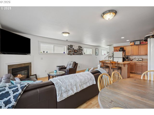 12631 Se DIVISION St, Portland, OR 97236