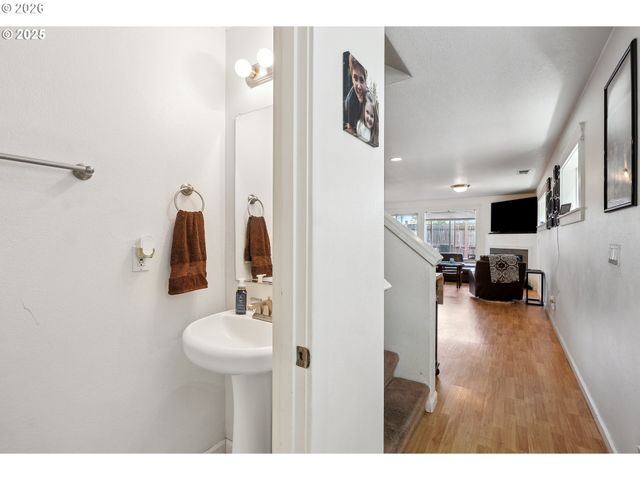 12631 Se DIVISION St, Portland, OR 97236