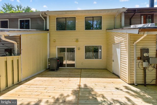 28 WEDGEDALE DR, Sterling, VA 20164