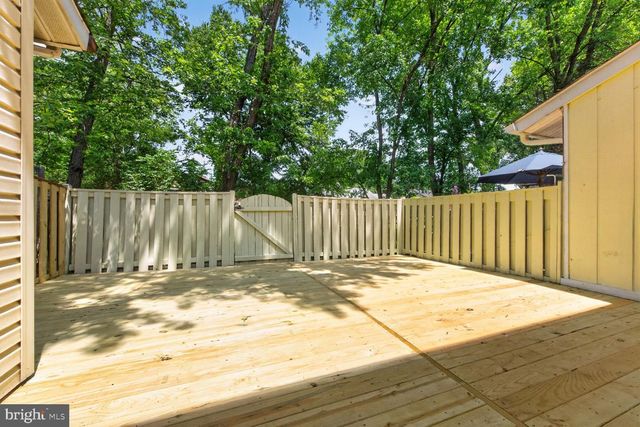 28 WEDGEDALE DR, Sterling, VA 20164