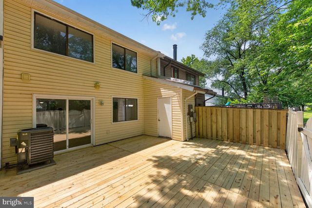 28 WEDGEDALE DR, Sterling, VA 20164