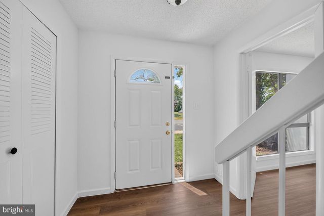 28 WEDGEDALE DR, Sterling, VA 20164
