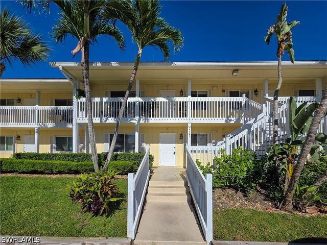 4621 Bayshore DR Q3, Naples, FL 34112