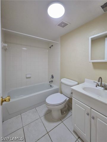 4621 Bayshore DR Q3, Naples, FL 34112