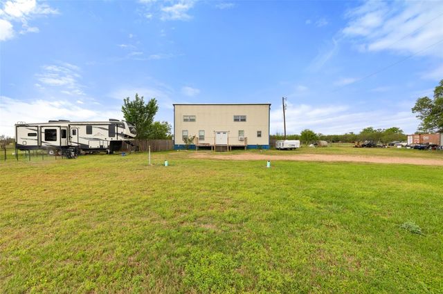 3210 County Rd 226, Giddings, TX 78942
