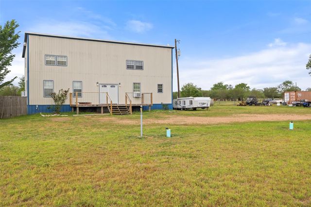3210 County Rd 226, Giddings, TX 78942