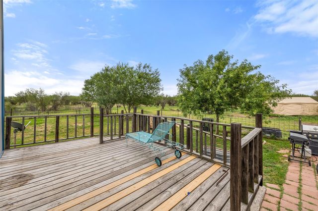 3210 County Rd 226, Giddings, TX 78942