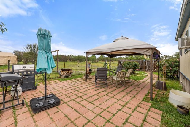 3210 County Rd 226, Giddings, TX 78942